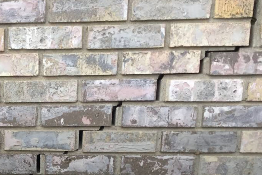 cracked bricks warning signs